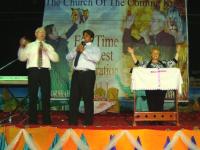 Pastor Leo preaching with his translator, Pastor Shahzad. Donna gave the opening at the Healing Crusade in Pakistan!
