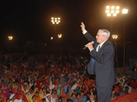 Giving away Bibles in Pakistan