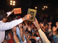 Giving away Bibles in Pakistan